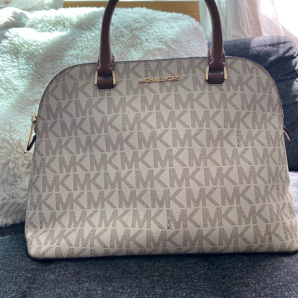 Michael Kors Signature Cindy LG Dome Satchel Shoulder Bag Vanilla Used